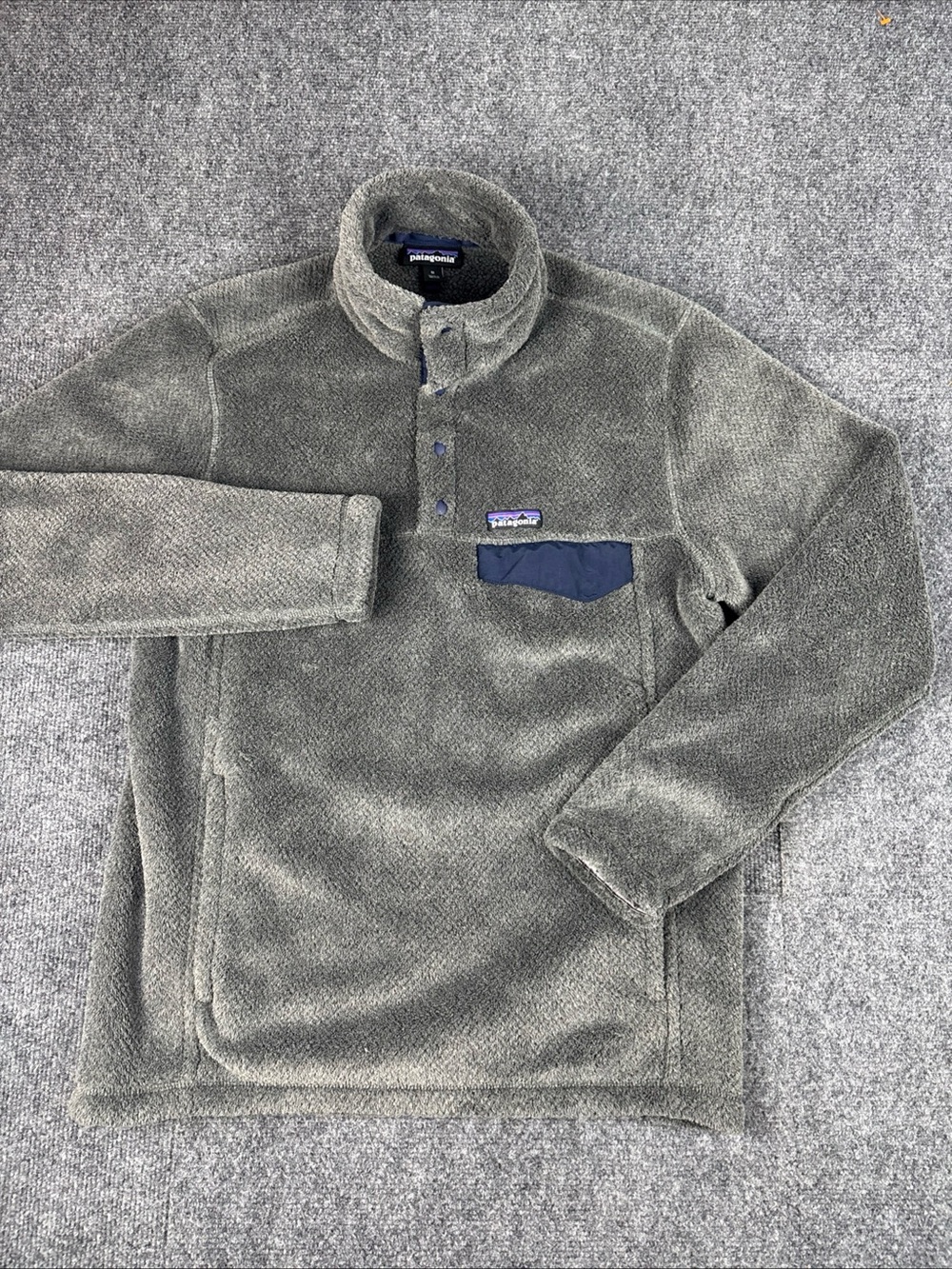 Patagonia Olive Gray Snap-T Fleece Pullover with Navy Pocket Trim